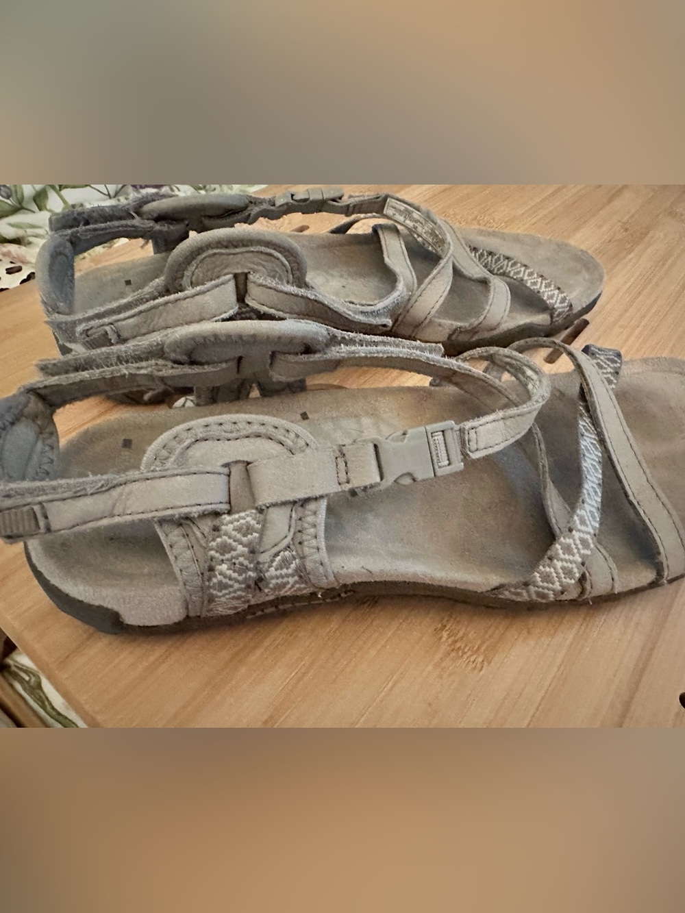Merrell Women's Light Gray Suede Strap Sandals